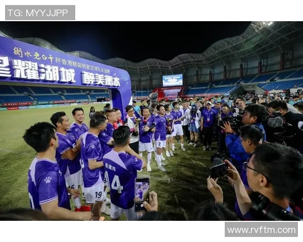 街头采访足球迷谈心目中的足球明星与他们的影响力